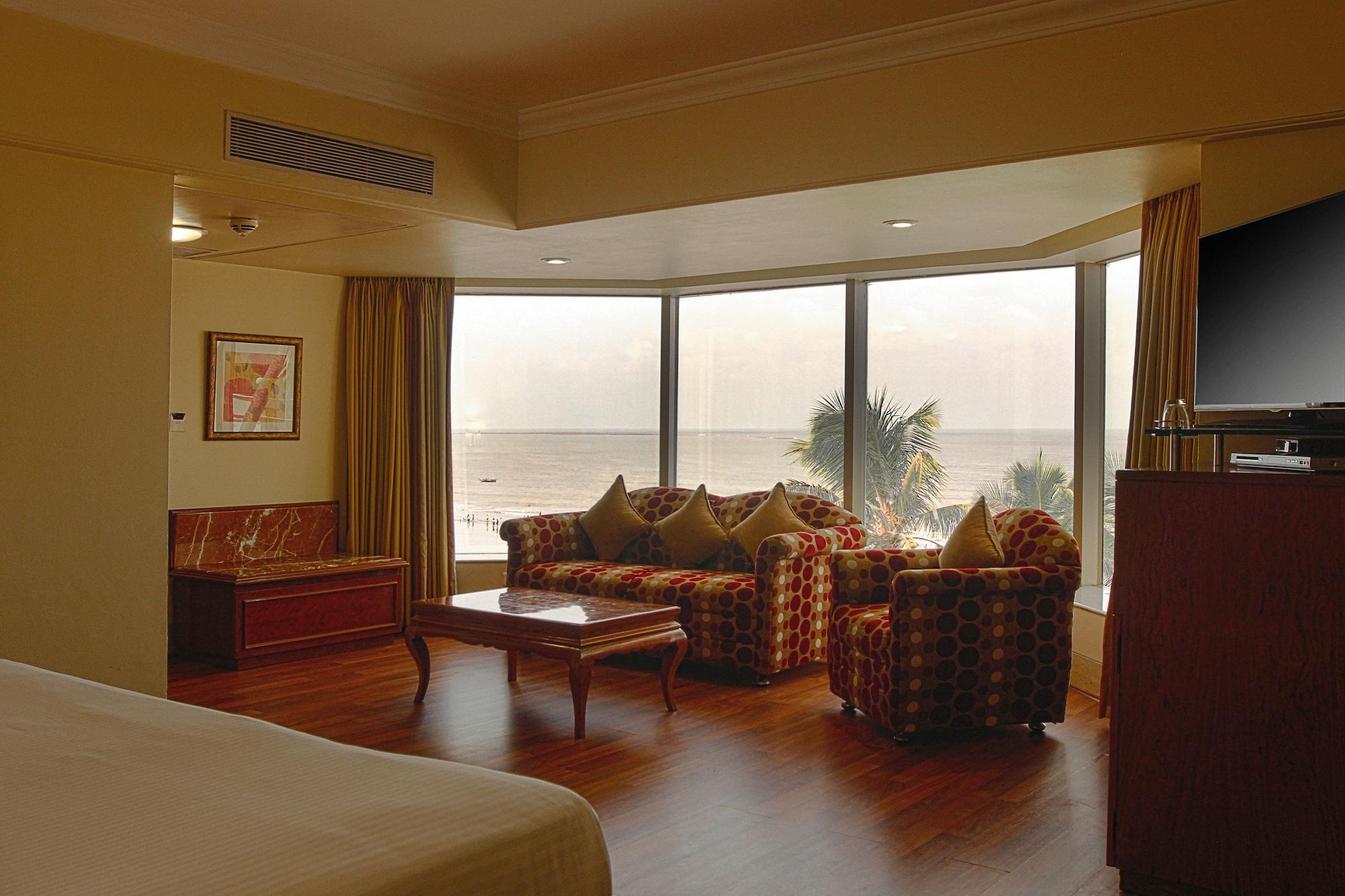 Готель Ramada Plaza By Wyndham Palm Grove Мумбаї Екстер'єр фото Suite at the Grand Hotel