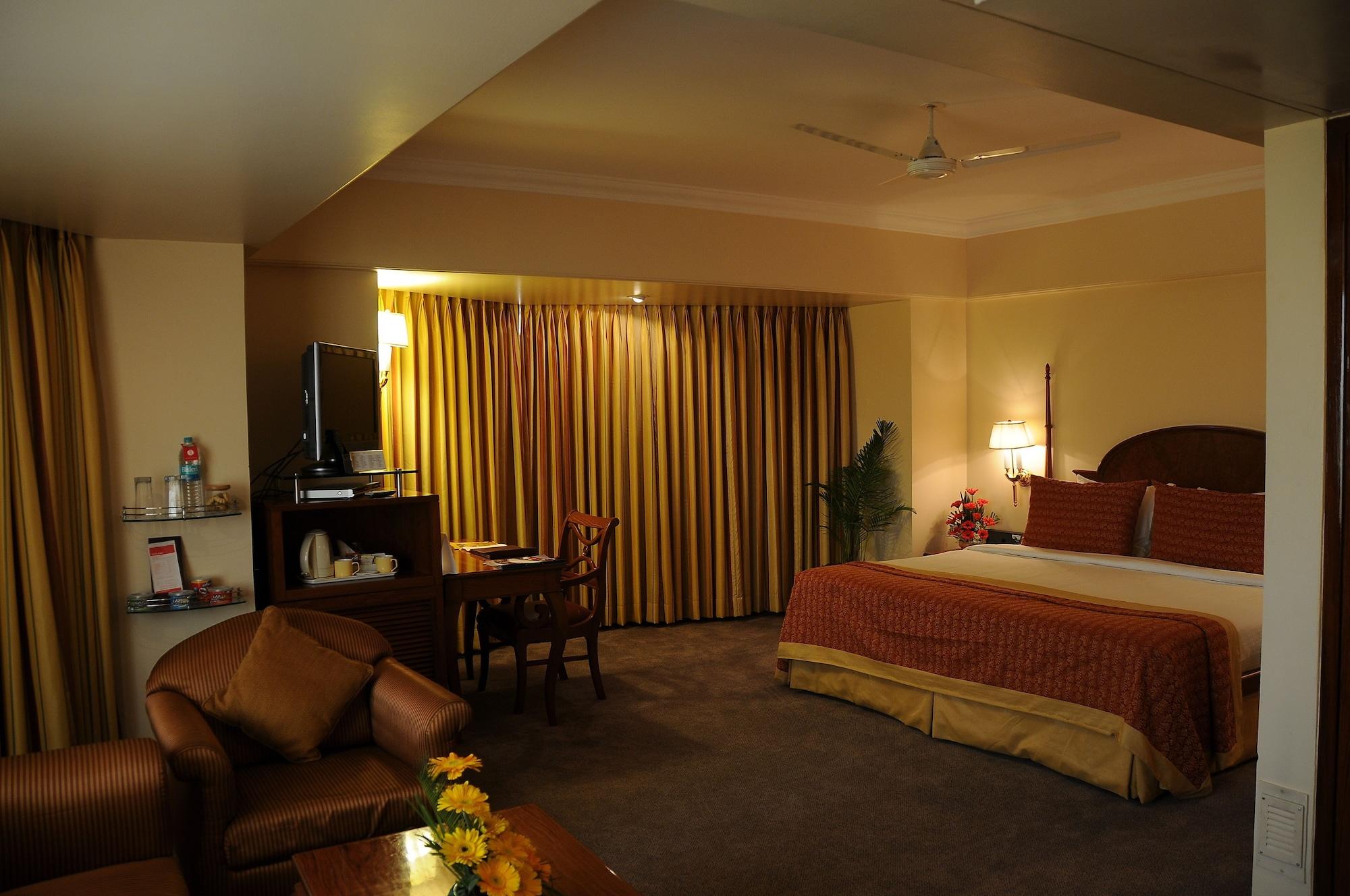 Готель Ramada Plaza By Wyndham Palm Grove Мумбаї Екстер'єр фото A suite at the Taj Bengal