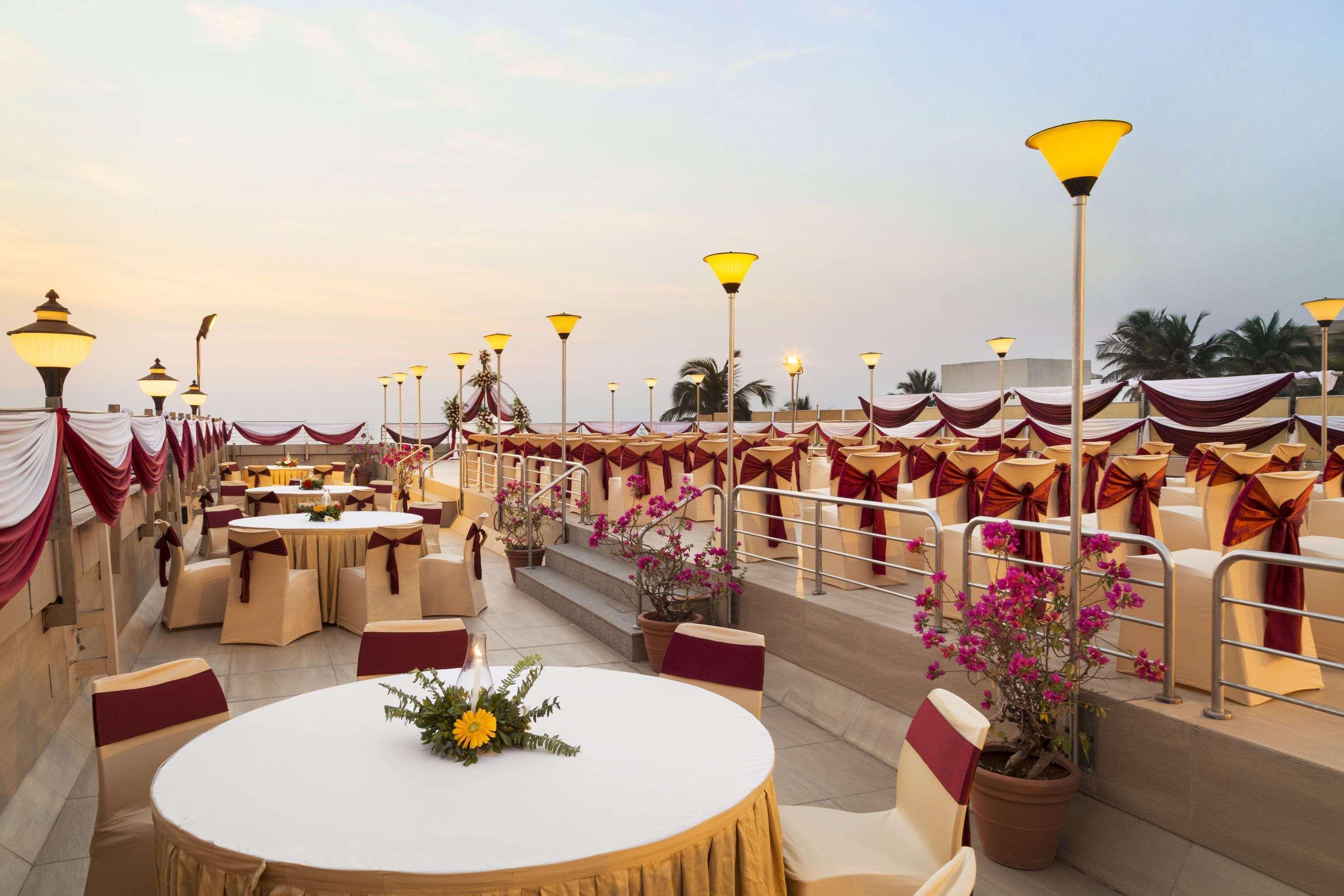 Готель Ramada Plaza By Wyndham Palm Grove Мумбаї Екстер'єр фото The Royal
