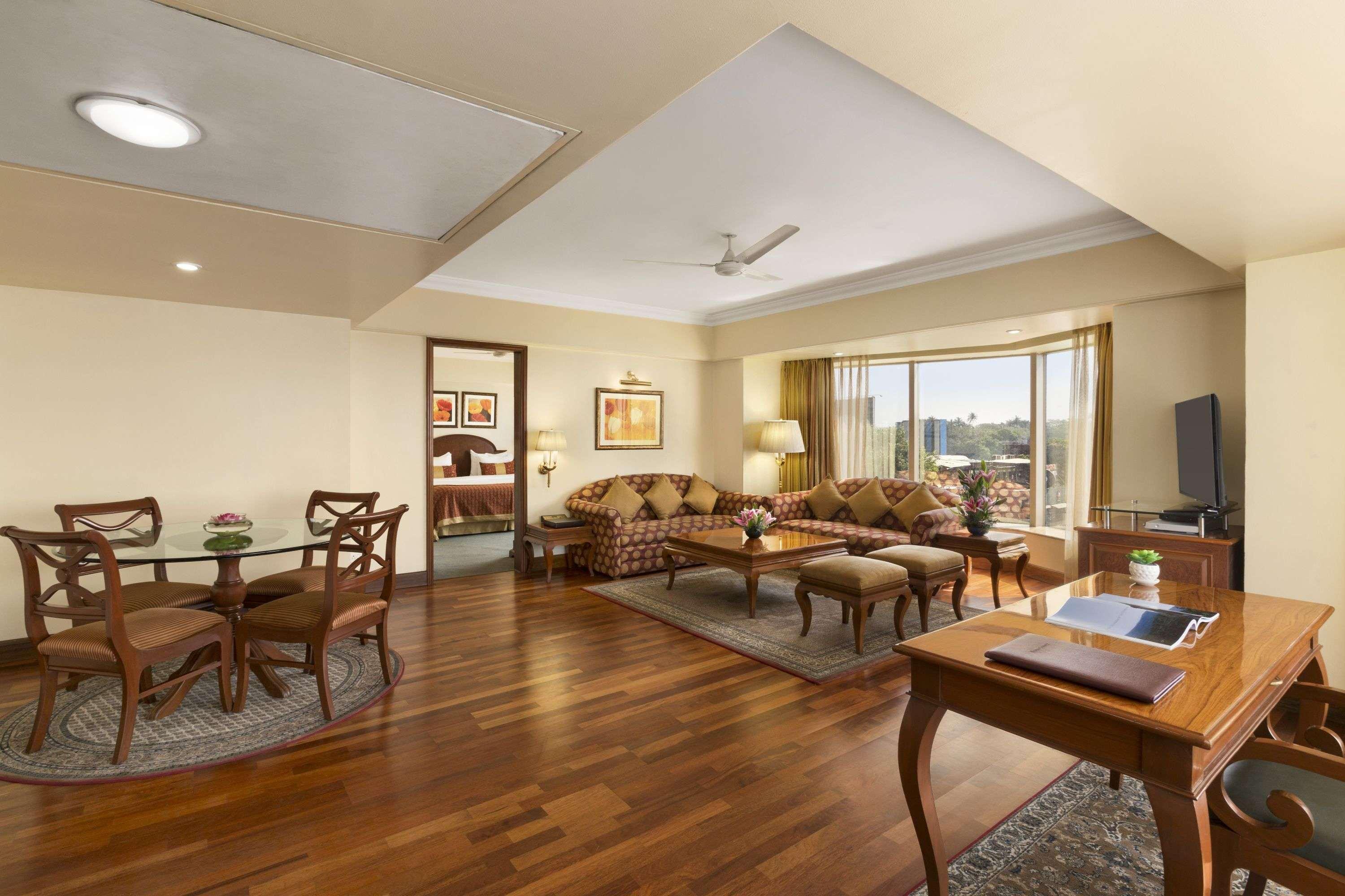 Готель Ramada Plaza By Wyndham Palm Grove Мумбаї Екстер'єр фото Suite at the Taj Bengal