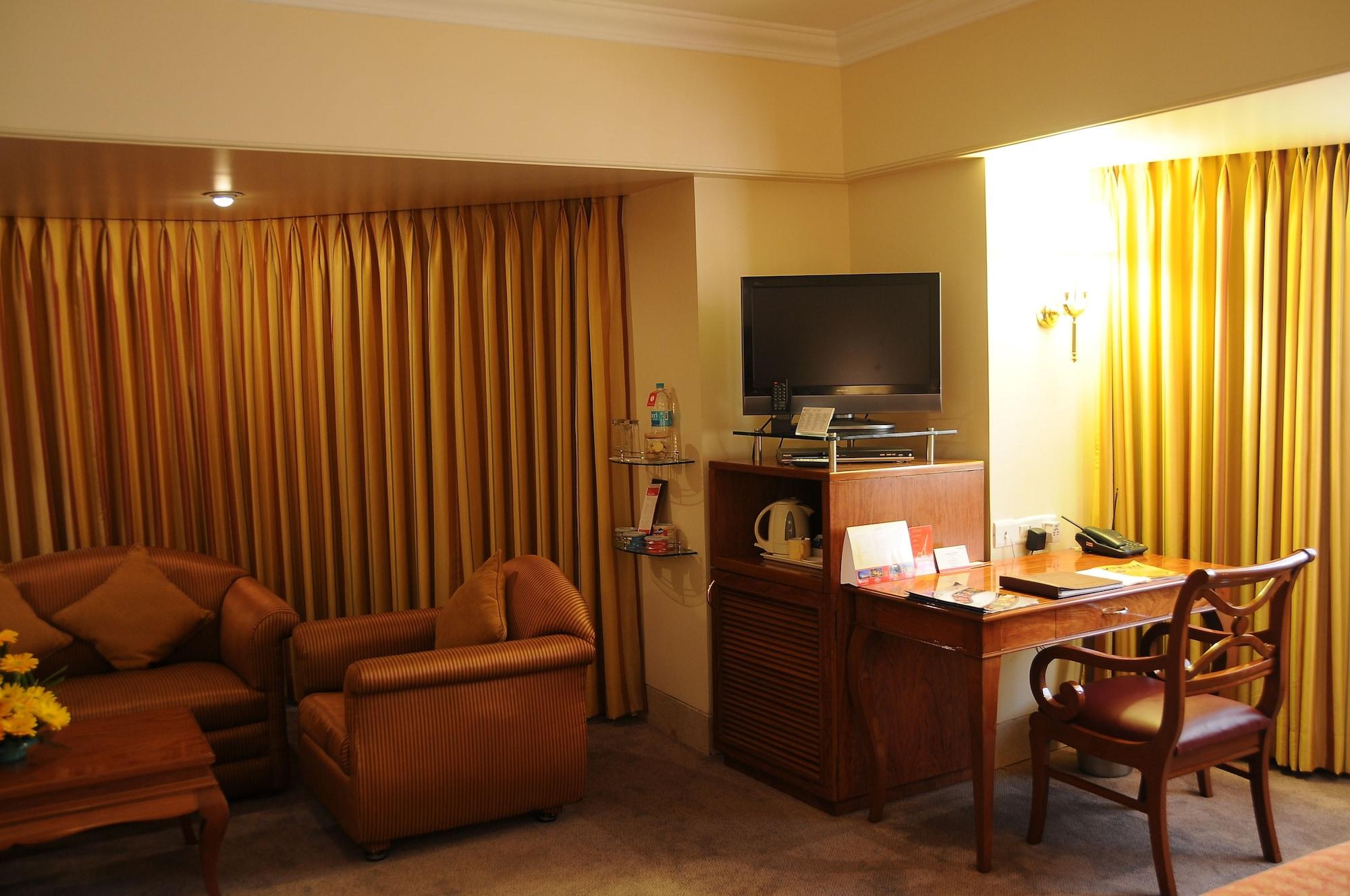 Готель Ramada Plaza By Wyndham Palm Grove Мумбаї Екстер'єр фото A room at the Taj Bengal