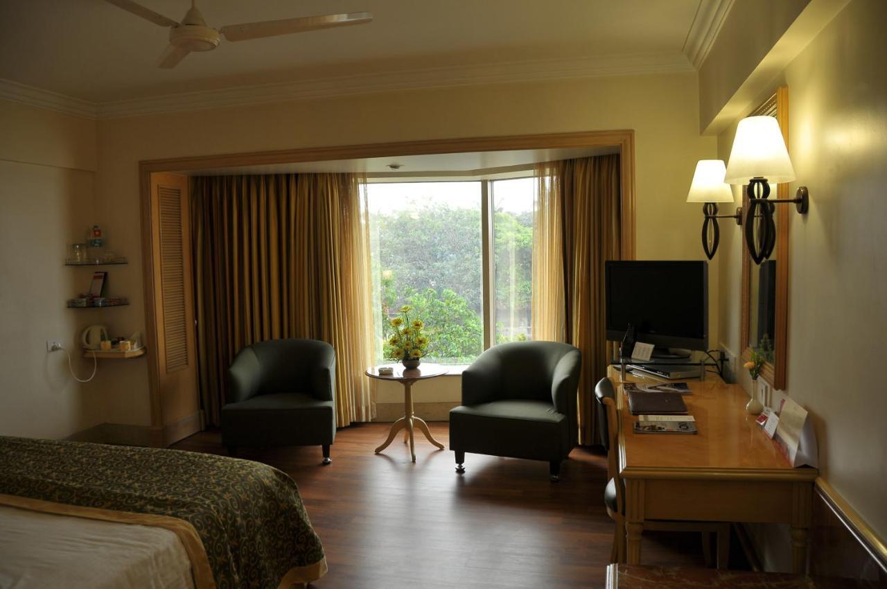 Готель Ramada Plaza By Wyndham Palm Grove Мумбаї Екстер'єр фото A room at the Taj Bengal