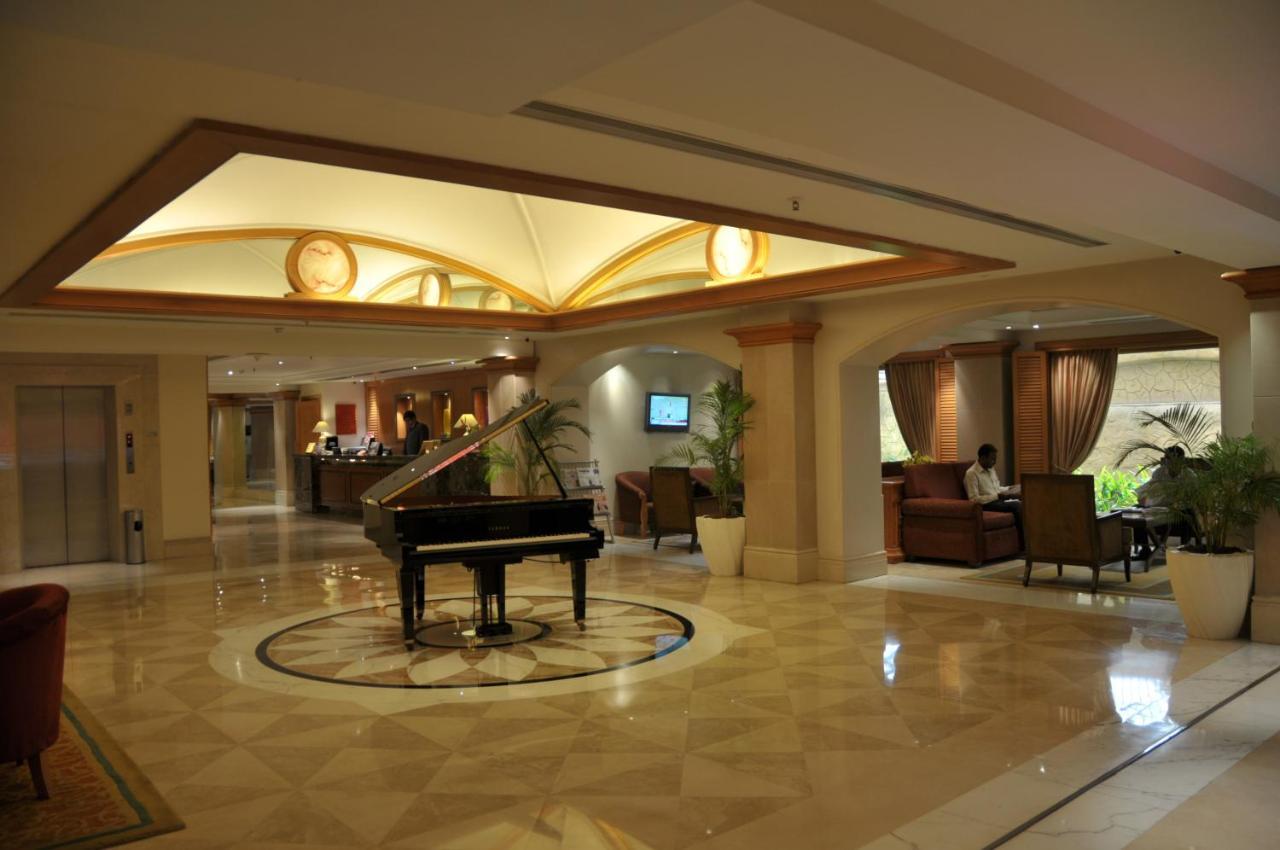 Готель Ramada Plaza By Wyndham Palm Grove Мумбаї Екстер'єр фото Lobby