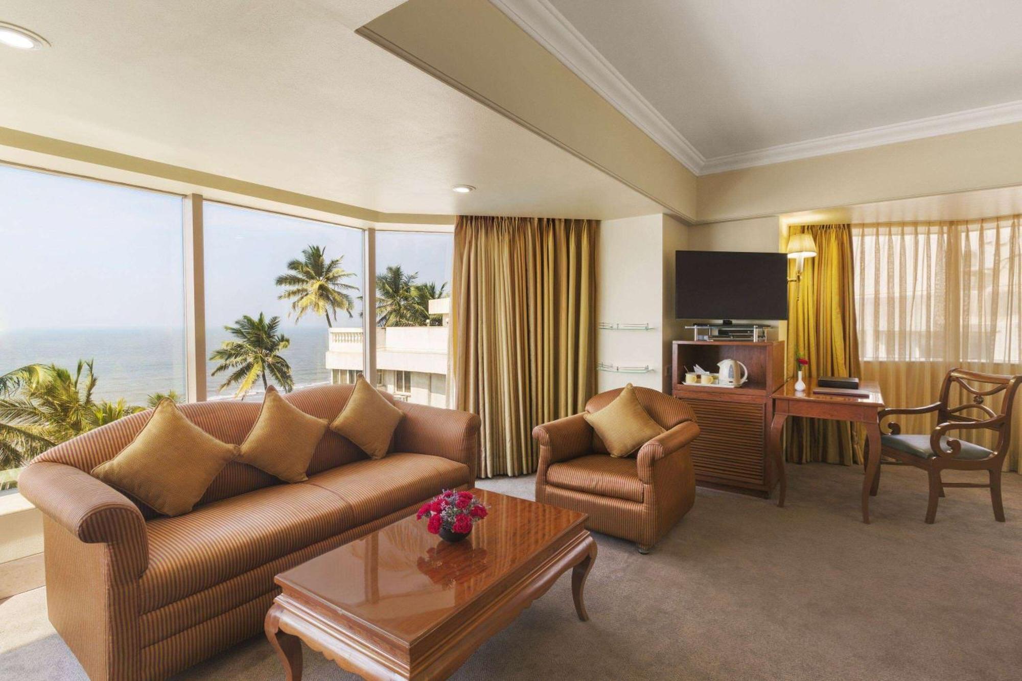Готель Ramada Plaza By Wyndham Palm Grove Мумбаї Екстер'єр фото