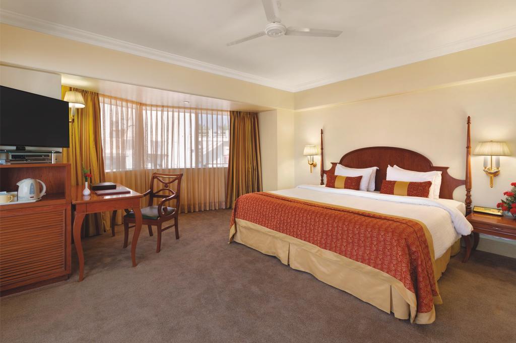 Готель Ramada Plaza By Wyndham Palm Grove Мумбаї Екстер'єр фото