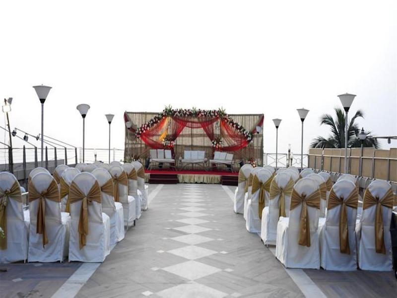 Готель Ramada Plaza By Wyndham Palm Grove Мумбаї Екстер'єр фото A wedding in India