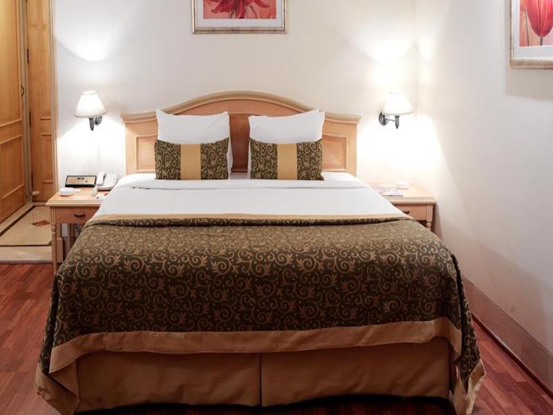 Готель Ramada Plaza By Wyndham Palm Grove Мумбаї Екстер'єр фото A room at the hotel