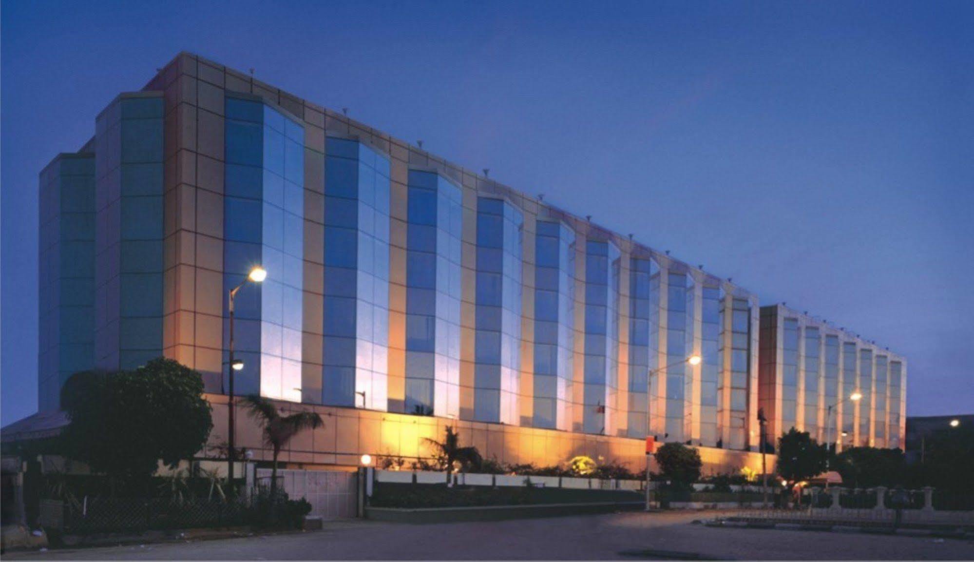Готель Ramada Plaza By Wyndham Palm Grove Мумбаї Екстер'єр фото The 5-star Grand Hotel